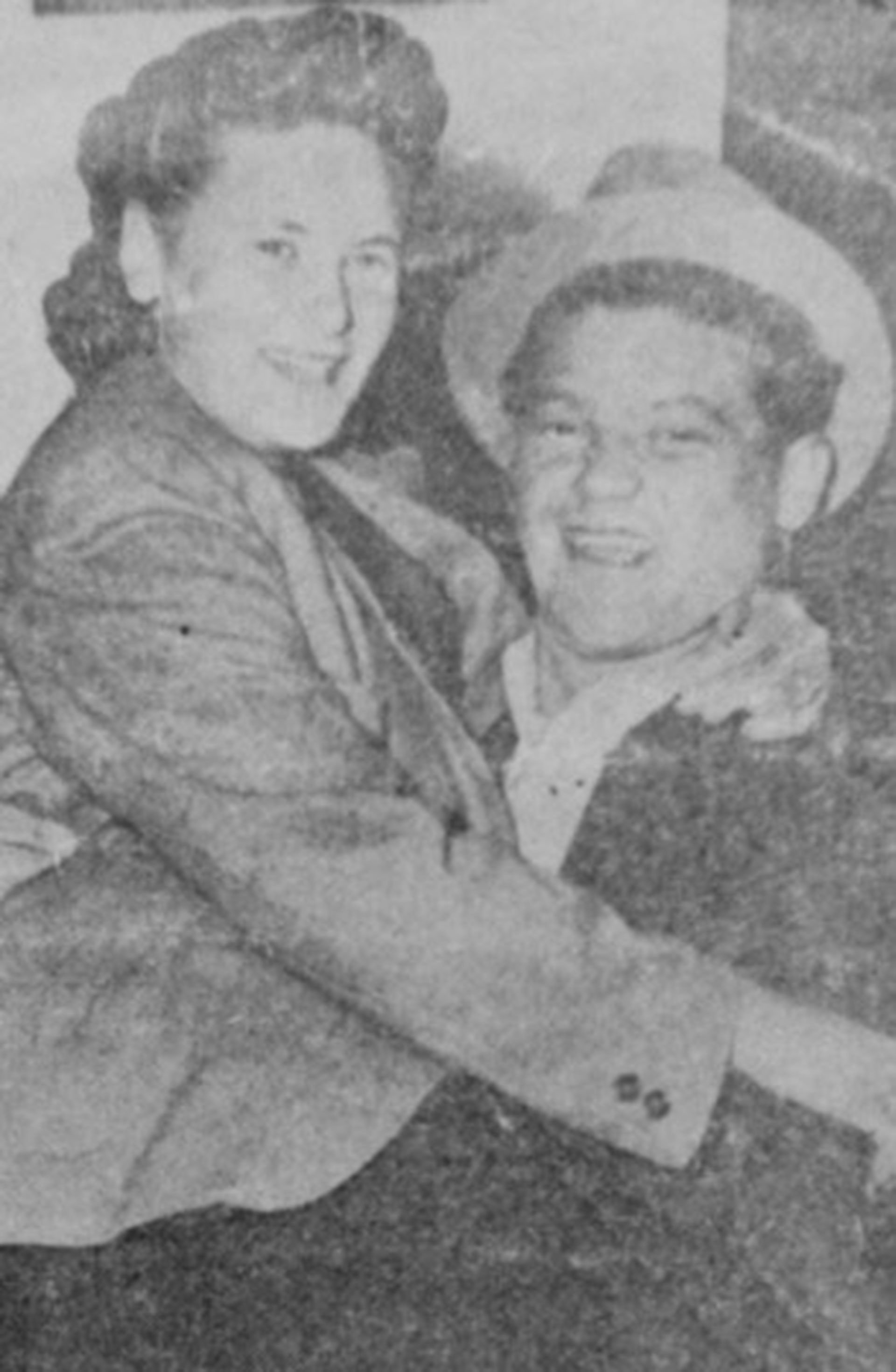Ben y su eposa Helen, al llegar a Estados Unidos, en mayo de 1946