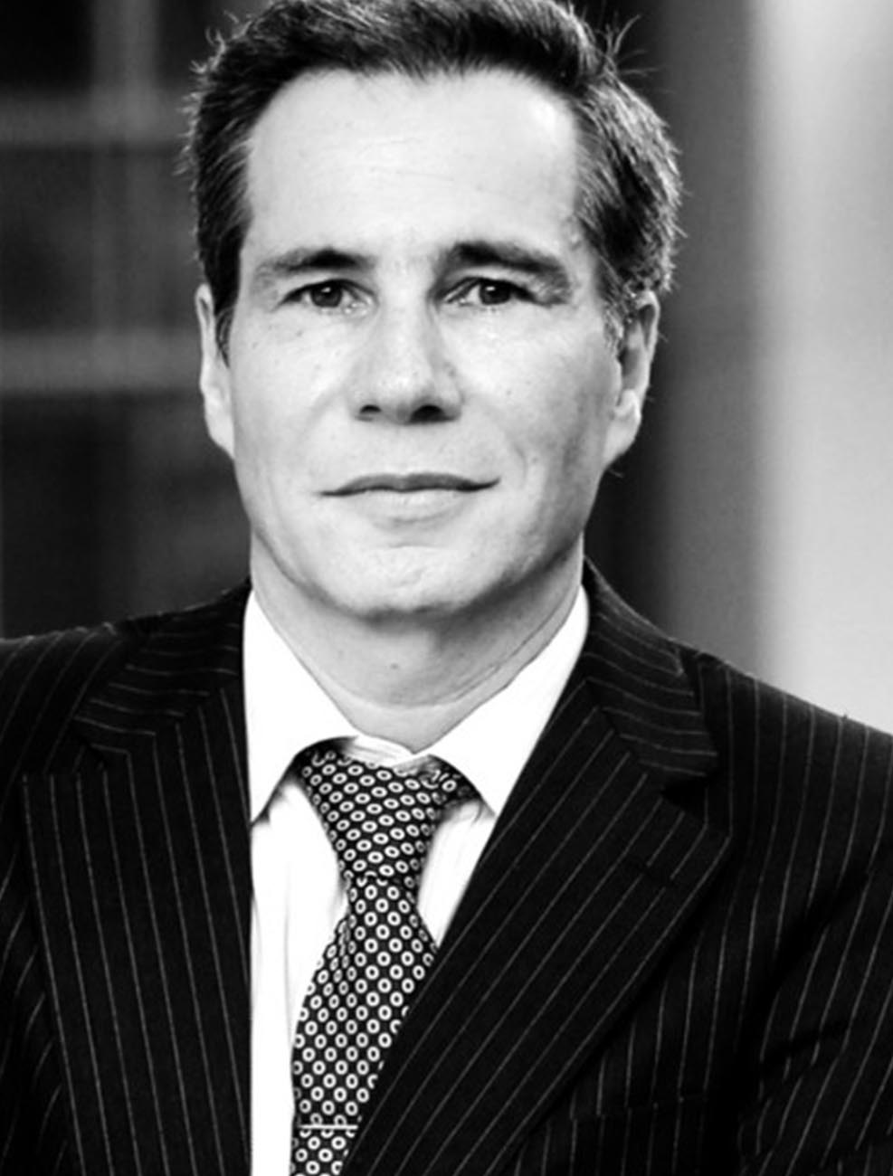 El fallecido fiscal Federal Alberto Nisman comenzó a investigar el ataque en 1996 al sumarse al equipo que encabezaban los fiscales Eamon Mullen y José Barbaccia. En 2005 Néstor Kirchner creó la UFI AMIA y lo nombró al frente de la fiscalía especializada para que fueran juzgados los responsables del sanguinario atentado terrorista.