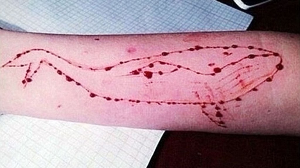 Las marcas de sangre en el brazo con forma de ballena, una de las “pruebas” del juego