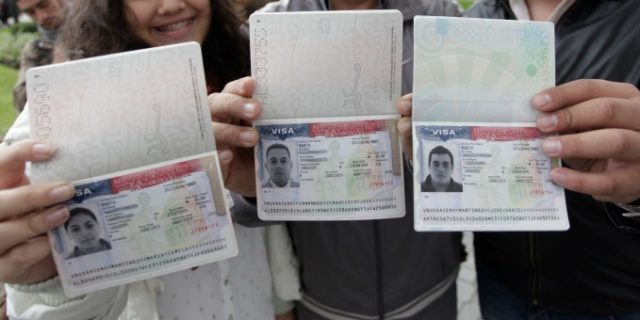 USCIS suspende un visado que en poco tiempo permitía a los solicitantes estar trabajando legalmente en el país