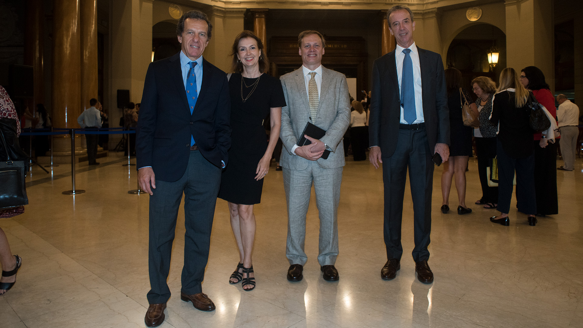 Diana Mondino de UCEMA y Fundación de Alimentos, junto al presidente del Grupo Supervielle, Patricio Supervielle y otros empresarios.