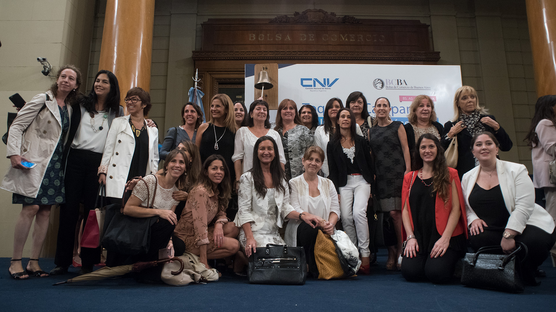 Toque de Campana en la Bolsa, en Celebración del Día Internacional de la Mujer. Participaron empresarias, directoras de ONG y funcionarias del Gobierno nacional y de la Ciudad.