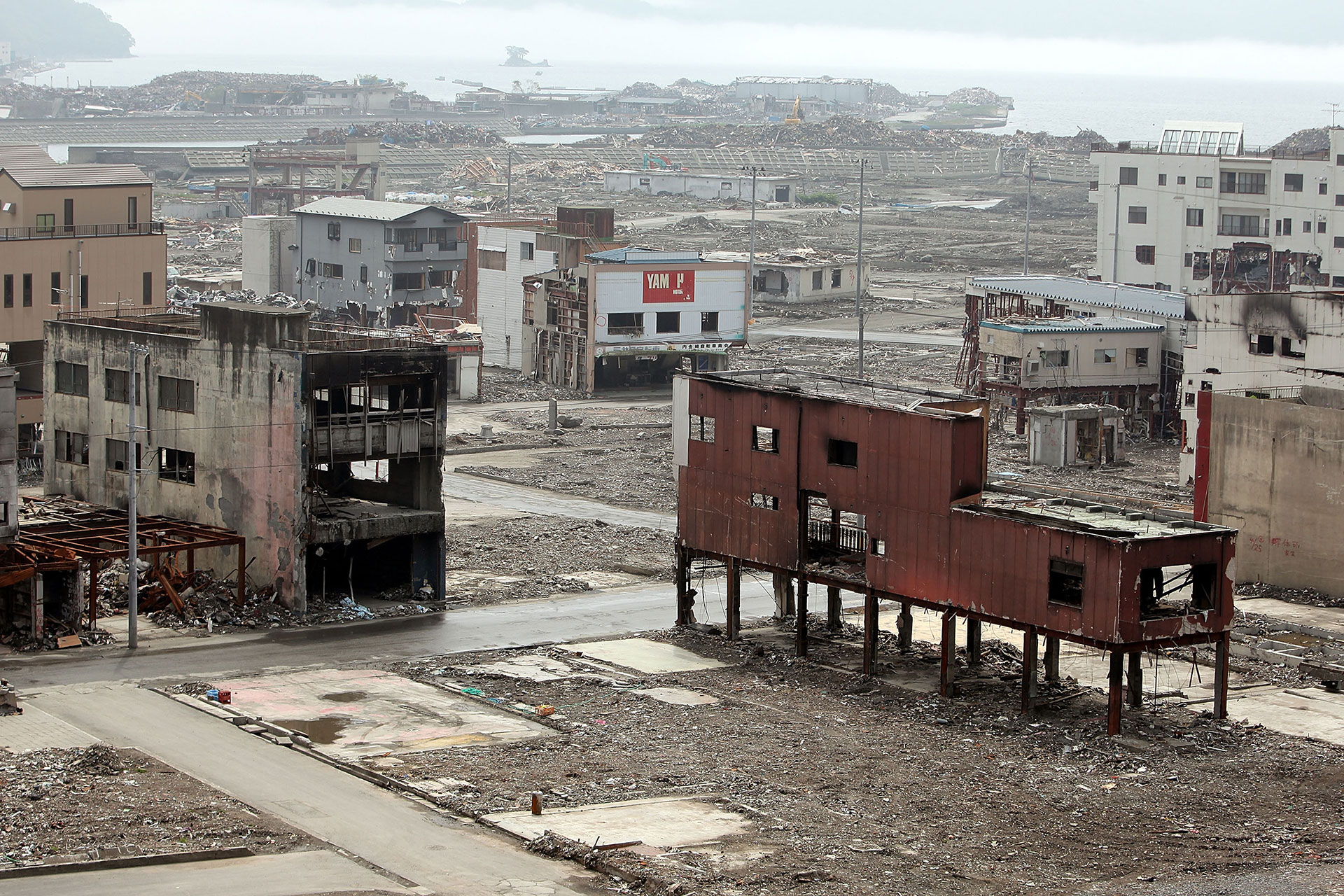 El 11 de marzo de 2011 una triple catástrofe azotó Fukushima, que es hoy apenas un cementerio de cosas