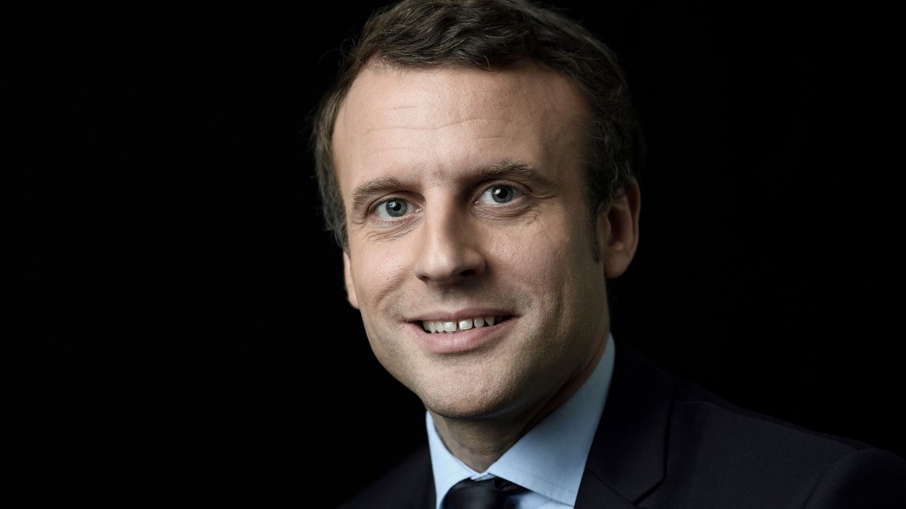 Emmanuel Macron, un liberal de 39 años, es la revelación de estas reñidas elecciones y podría llegar a una segunda vuelta con Le Pen luego del traspié de Fillon (AFP)