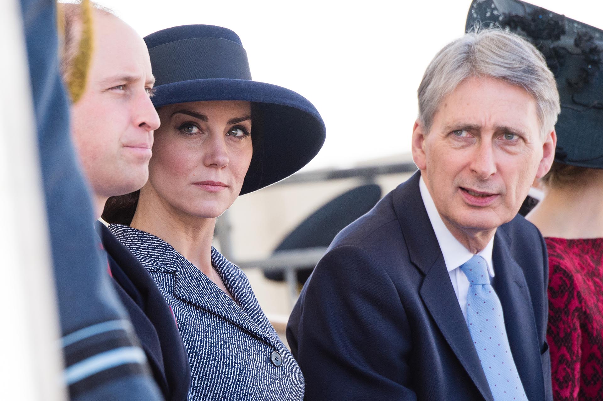 Catalina de Cambridge junto a su marido y a Phillip Hammond