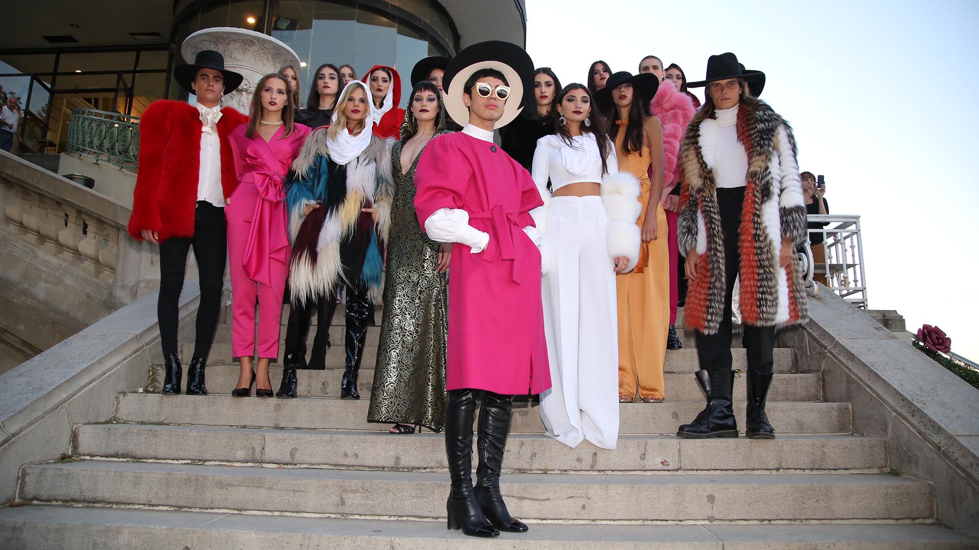 Santiago Artemis, el irreverente diseñador de la moda argentina que  conquista el fashionismo global - Infobae