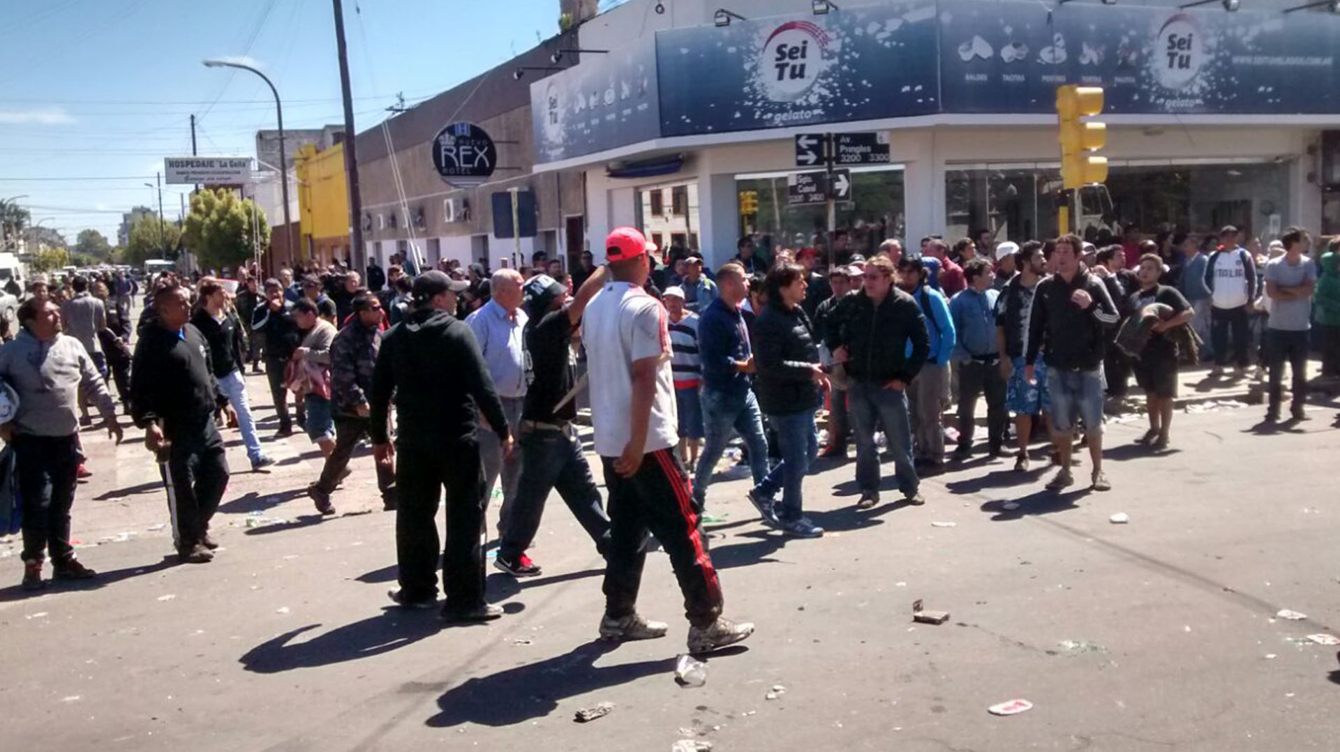 Indio Solari incidentes en olavarría - Terminal de Ómnibus 1920 1