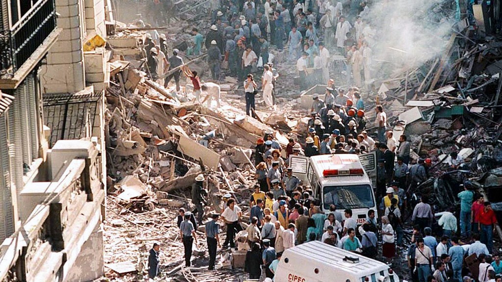 El atentado en la embajada de Israel ocurrió el 17 de marzo de 1992 y causó 22 muertos y 242 heridos. (NA)