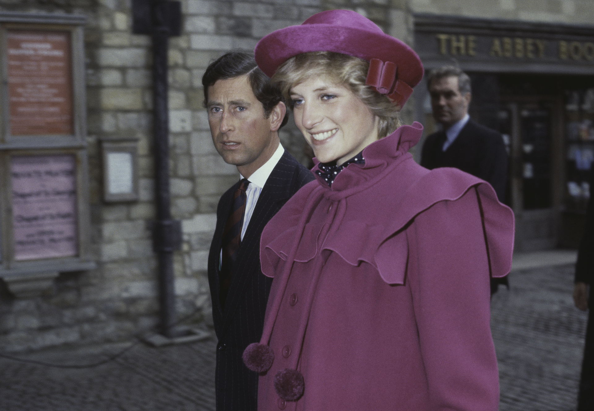 El uso de un outfit monocromático era usual en su vestuario, pocas veces lo combinaba con más de dos colores (Foto de Fox Photos/Hulton Archive/Getty Images)