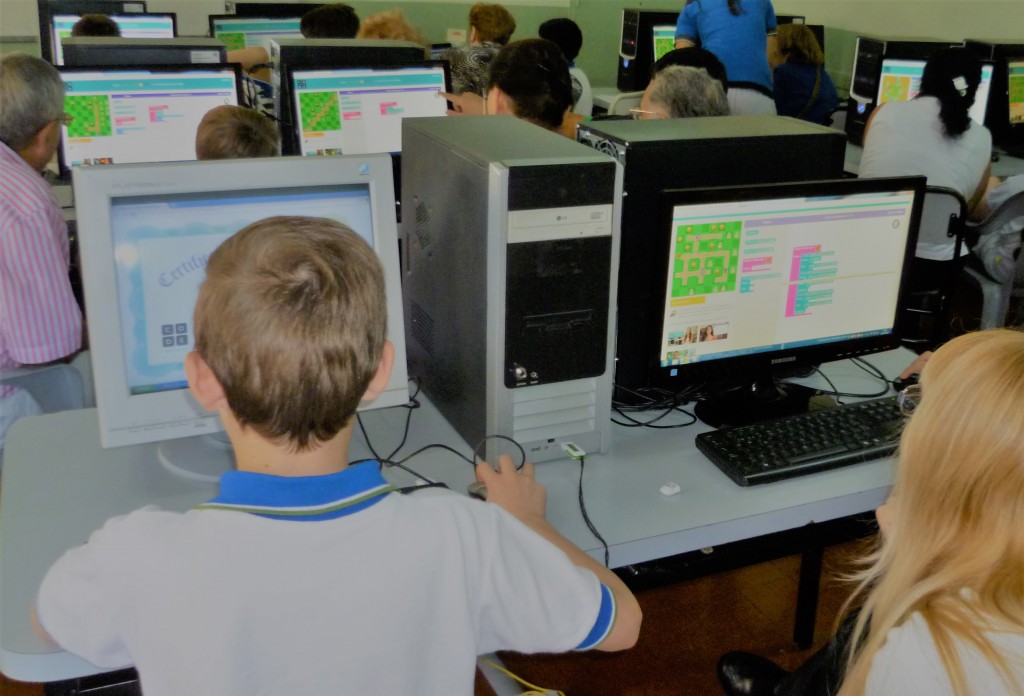 En la escuela se incentiva la creatividad, la curiosidad, la investigación y el trabajo en equipo, apuntando desde la más temprana edad al desarrollo científico-tecnológico