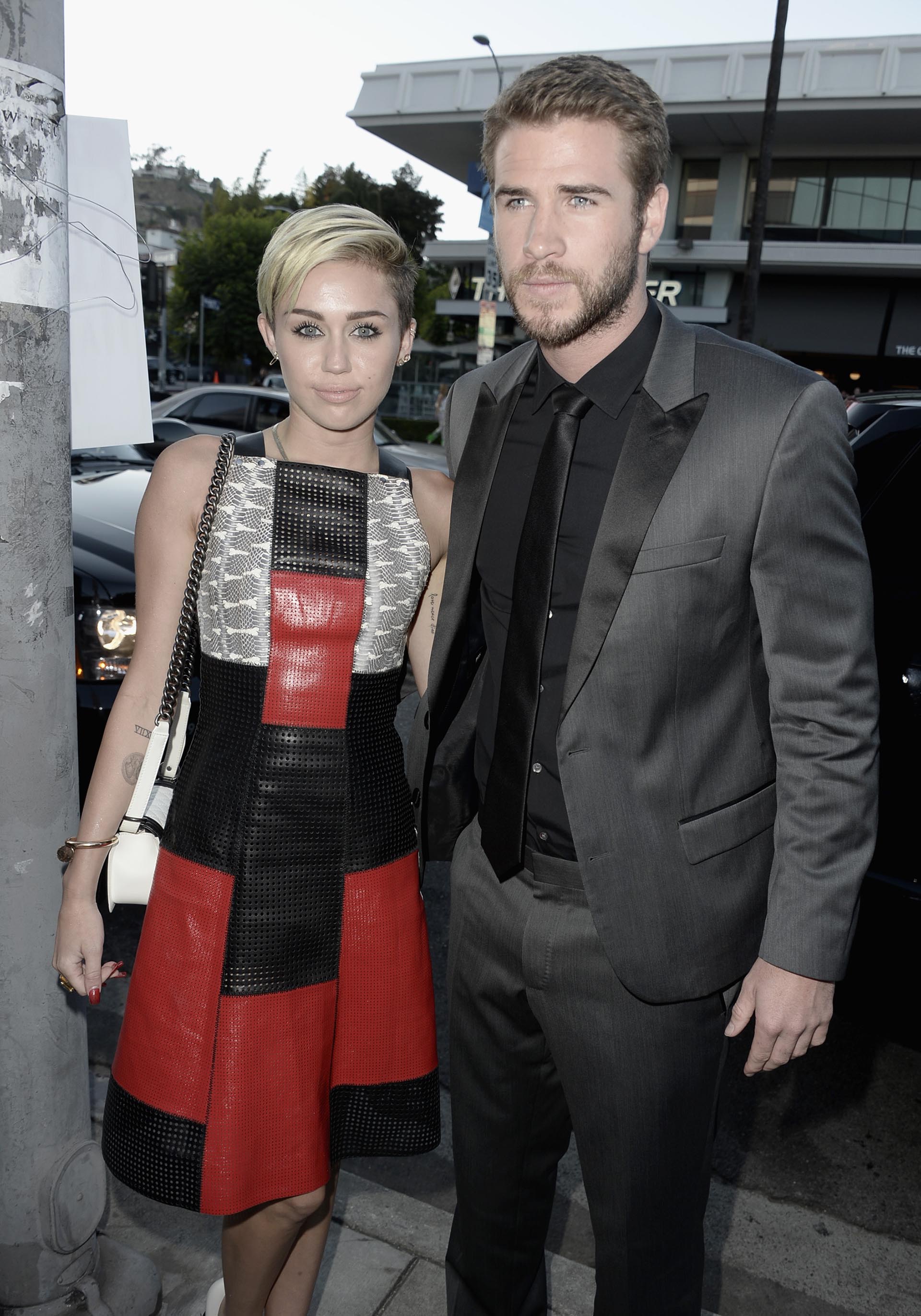 Liam Hemsworth junto a Miley Cyrus 