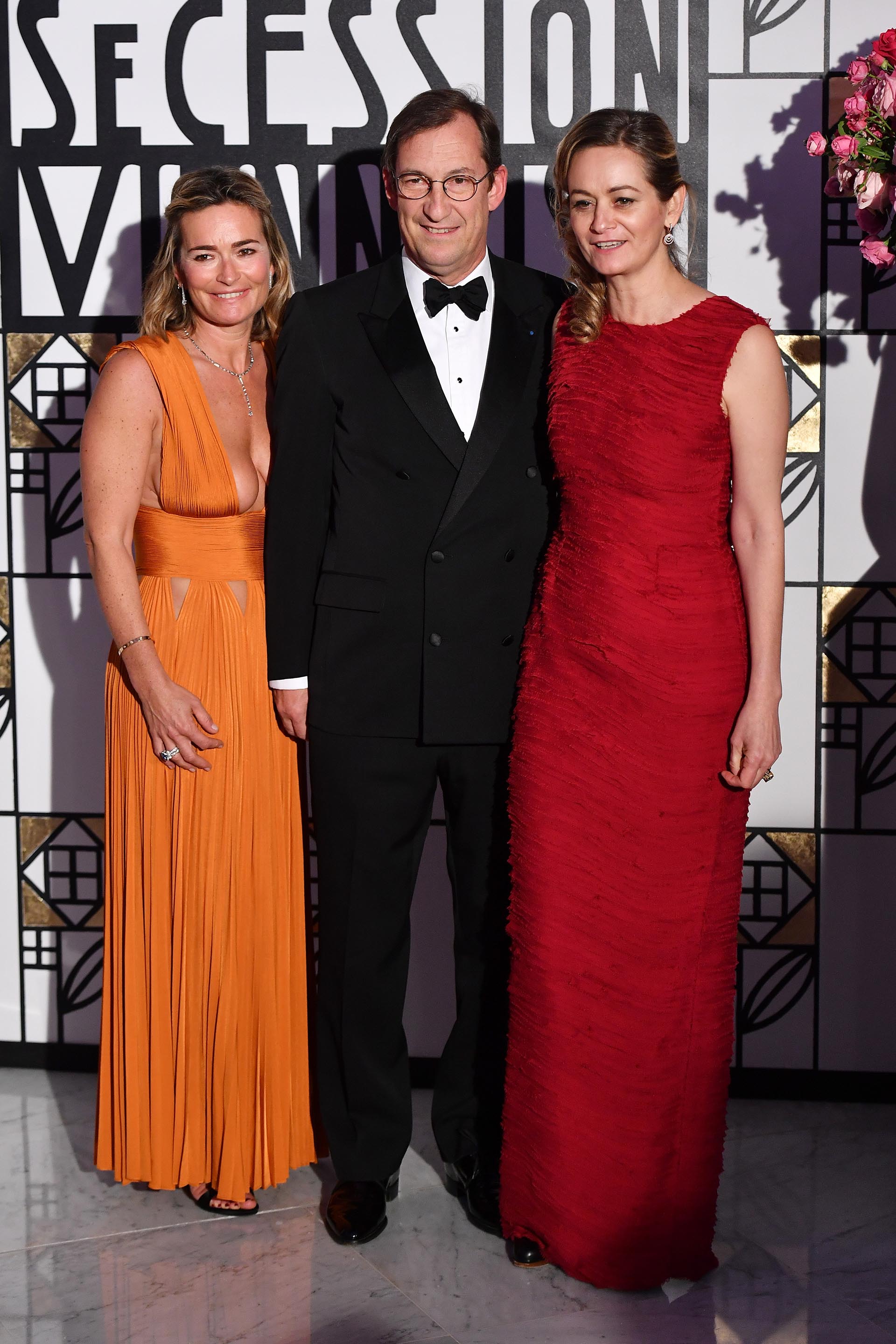 Nicolas Bazire y su mujer, Fabienne, junto a Guilaine Chenu