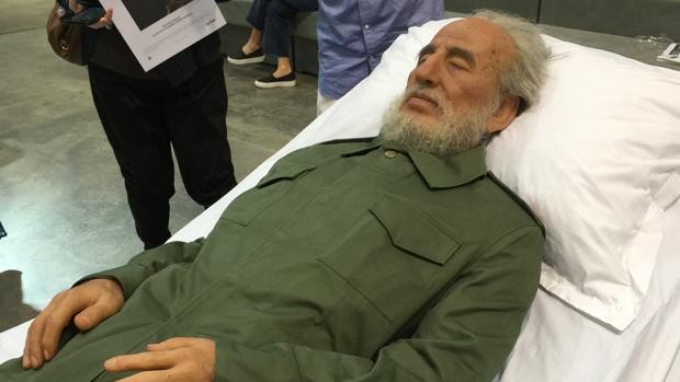 La obra con Fidel Castro momificado que despertó la curiosidad en Hong Kong  - Infobae