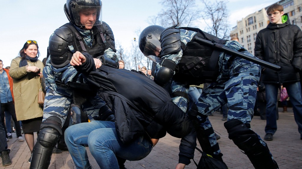 EEUU condenó la detención de “cientos de manifestantes pacíficos”, mientras la Unión Europea demandó la liberación “sin demoras” de los opositores en lo que fue la mayor protesta desde 2012