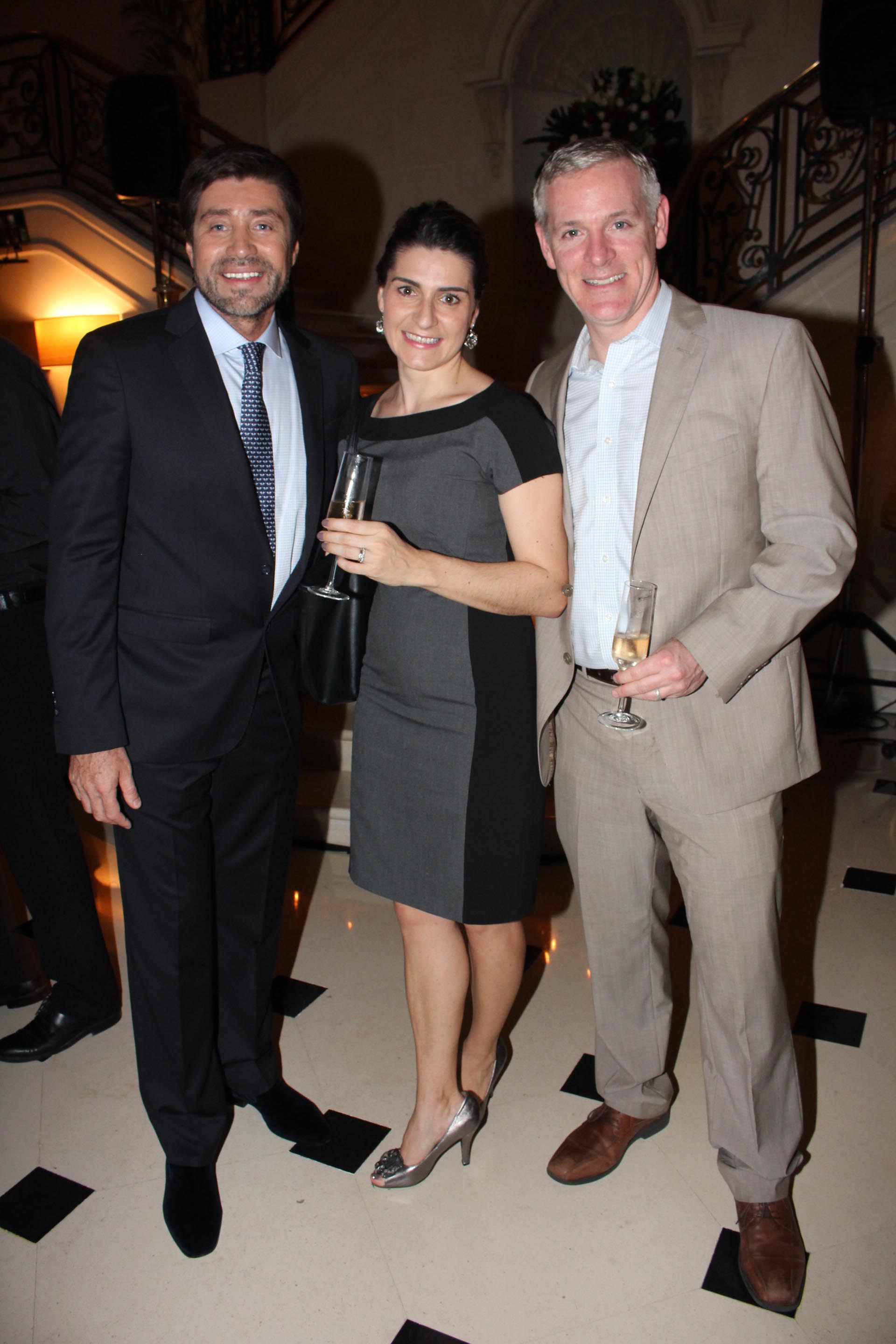 Walter Ramírez Moyano junto al cónsul general de los Estados Unidos en Argentina, Brendan O’Brien
