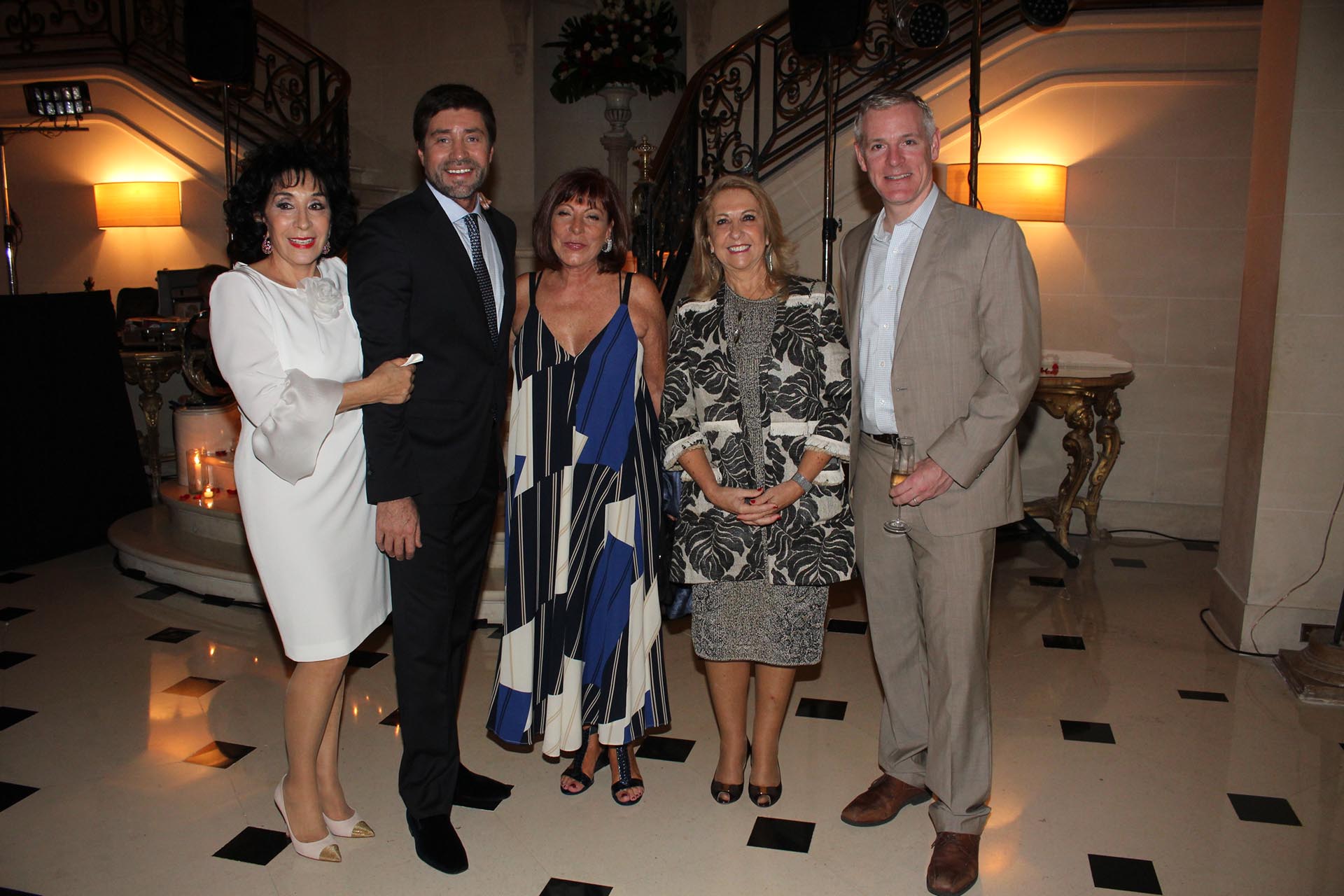 Graciela Pérez Lastra, Walter Ramírez Moyano, la directora del Banco Nación, Ercilia Nofal; la diputada Susana Balbo y el cónsul general de los Estados Unidos en la Argentina, Brendan O’Brien