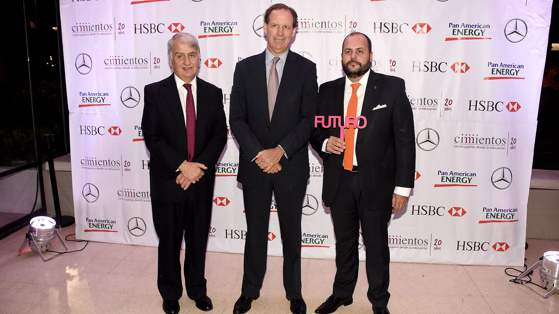 Eduardo Franck y Miguel Blaquier junto a Gustavo Castagnino, director de Relaciones Institucionales de Mercedes-Benz Argentina