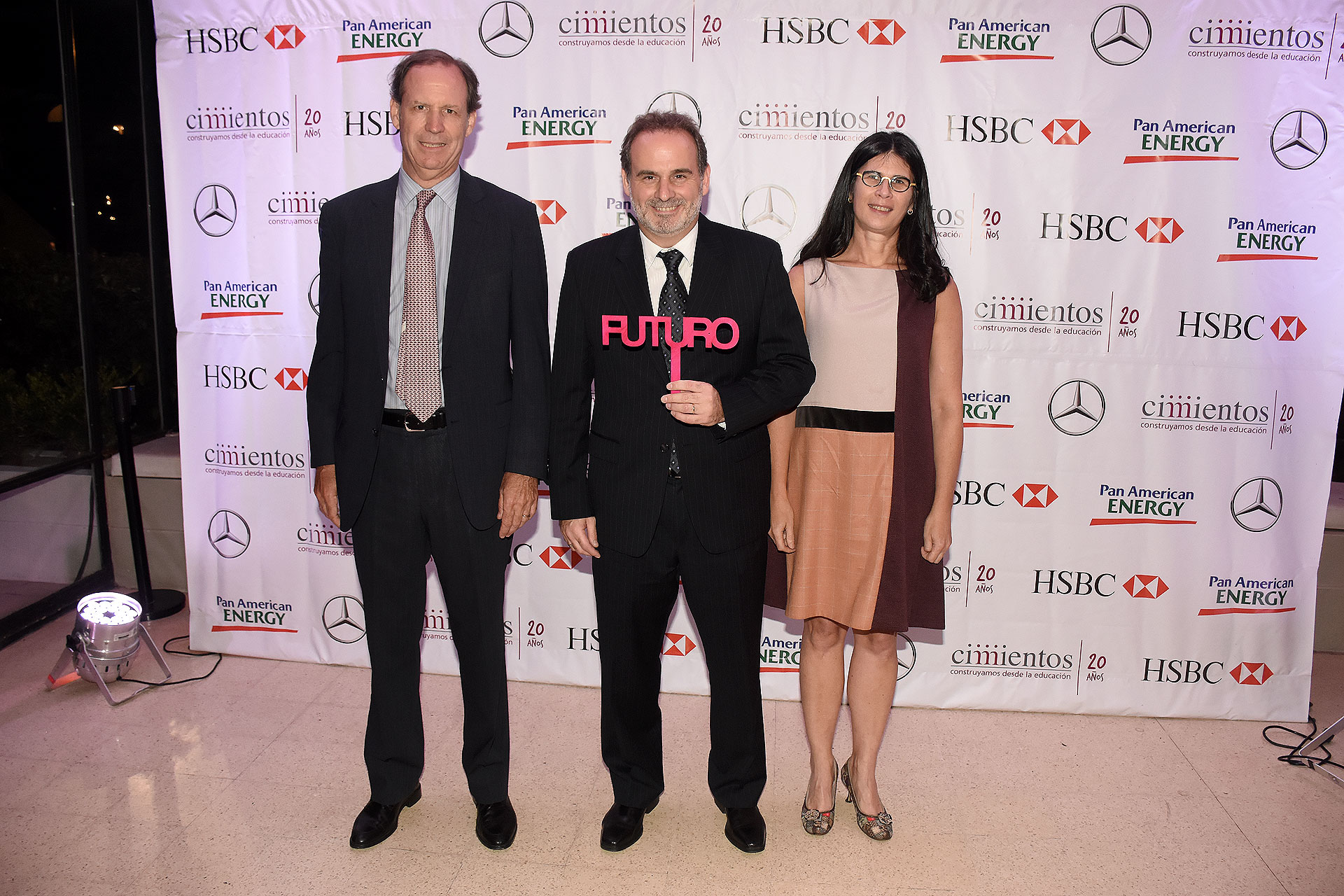 Miguel Blaquier y Agustina Cavanagh junto a Max Gulmanelli, secretario de Gestión Educativa de la Nación