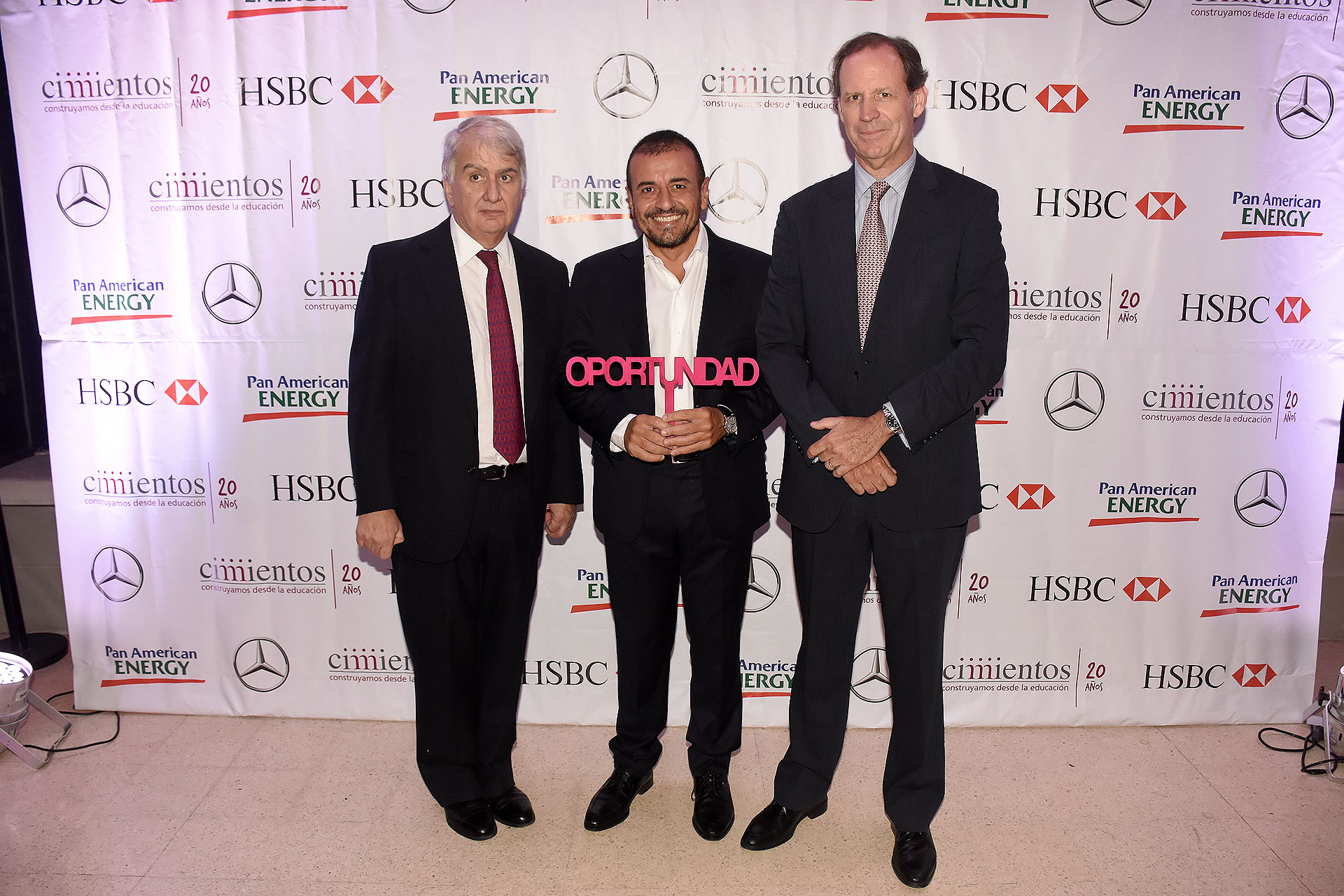 El vicepresidente de Cimientos, Eduardo Franck, junto al vicejefe de Gabinete, Mario Quintana, y al presidente de Cimientos, Miguel Blaquier