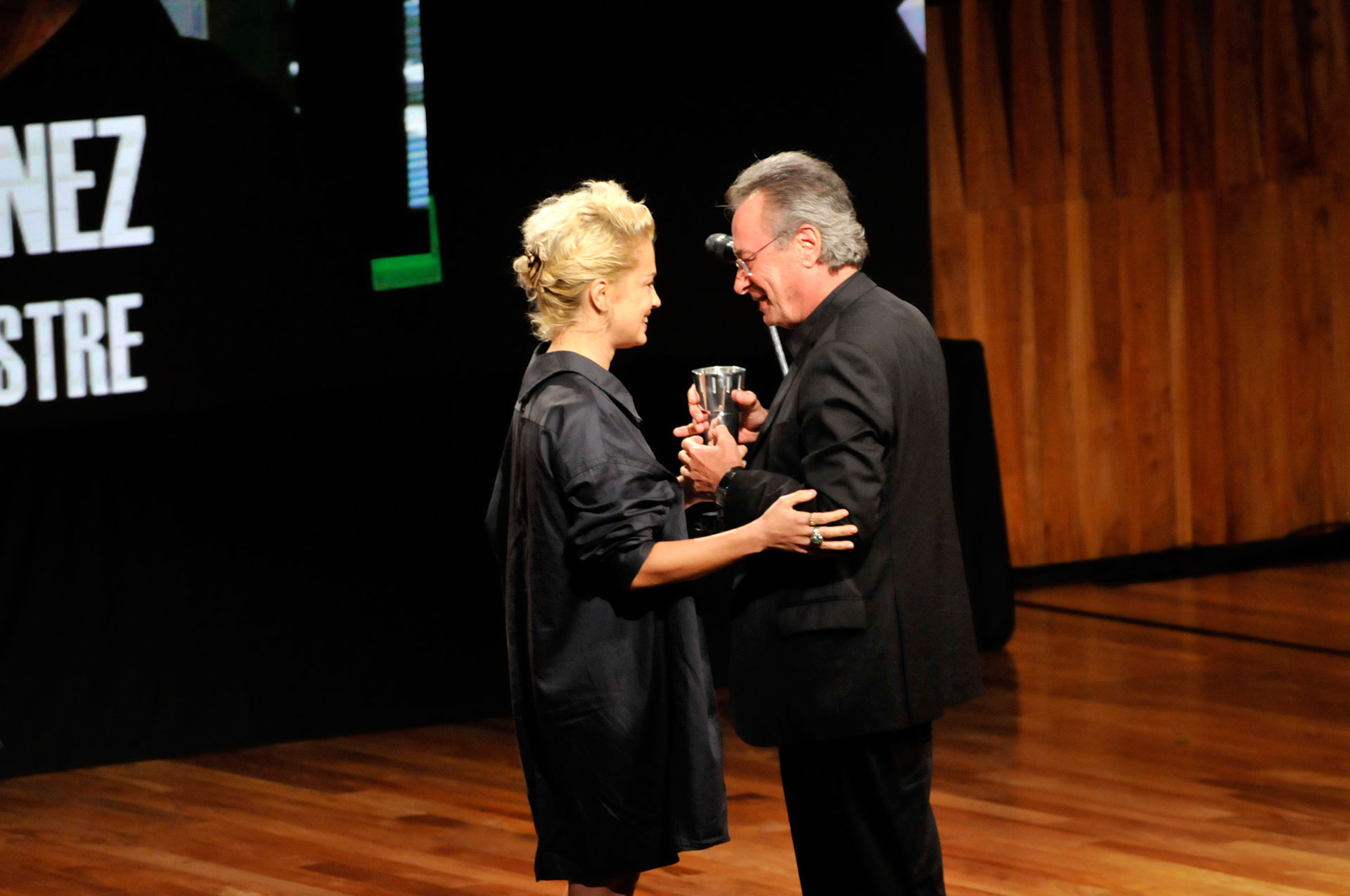 Dolores Fonzi y Oscar Martínez