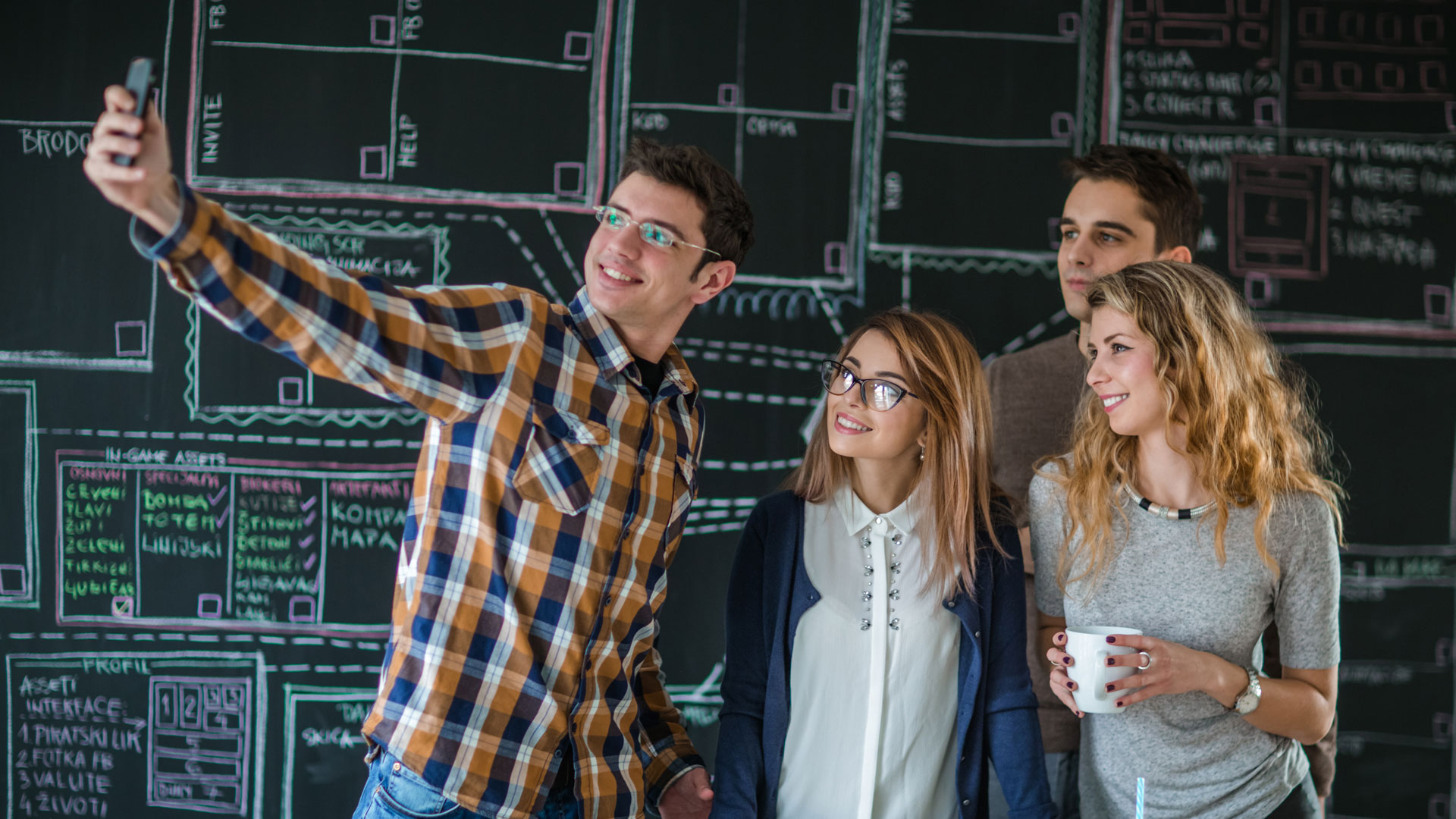 Durante el período 2010-2015 se registraron 102.800 nuevas inscripciones a carreras relacionadas a la programación (iStock)