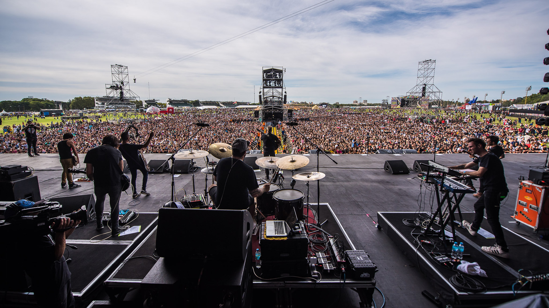 Arrancaron los primeros shows, durante la tarde