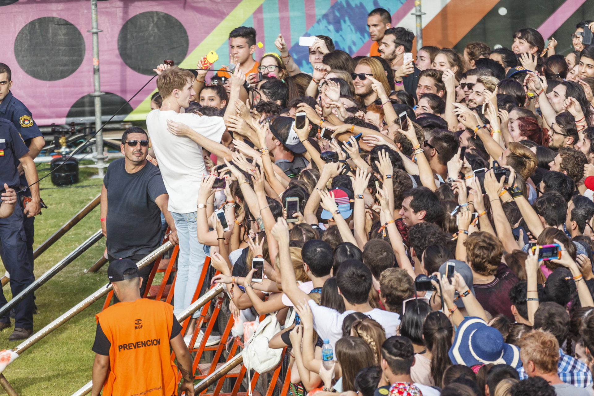 El líder de Glass Animals, con el público