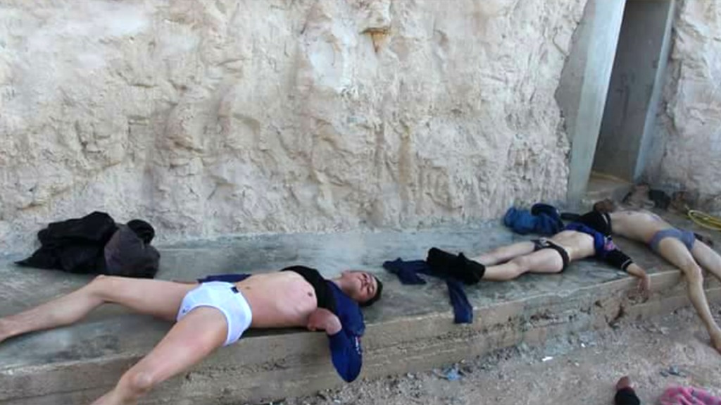 El grupo de rescate Civil Defense Idlib, también conocida como Cascos Blancos, compartió imágenes de los primeros momentos tras el atque