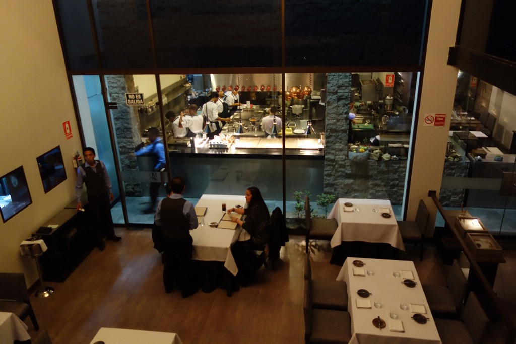 El restaurante realiza una expedición por los ecosistemas peruanos, desde las profundidades del Pacífico hasta el Amazonas, pasando por los Andes. Aunque cedió un puesto, Virgilio Martínez fue elegido por sus colegas para llevarse el “Chef Choice Award 2017”