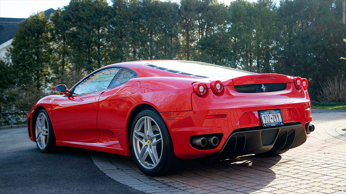 Mas de un cuarto de millón de dólar es el precio más alto registrado por un Ferrari F430 Berlineta F1 en subasta, esta vez se debió al alto perfil de uno de sus propietarios