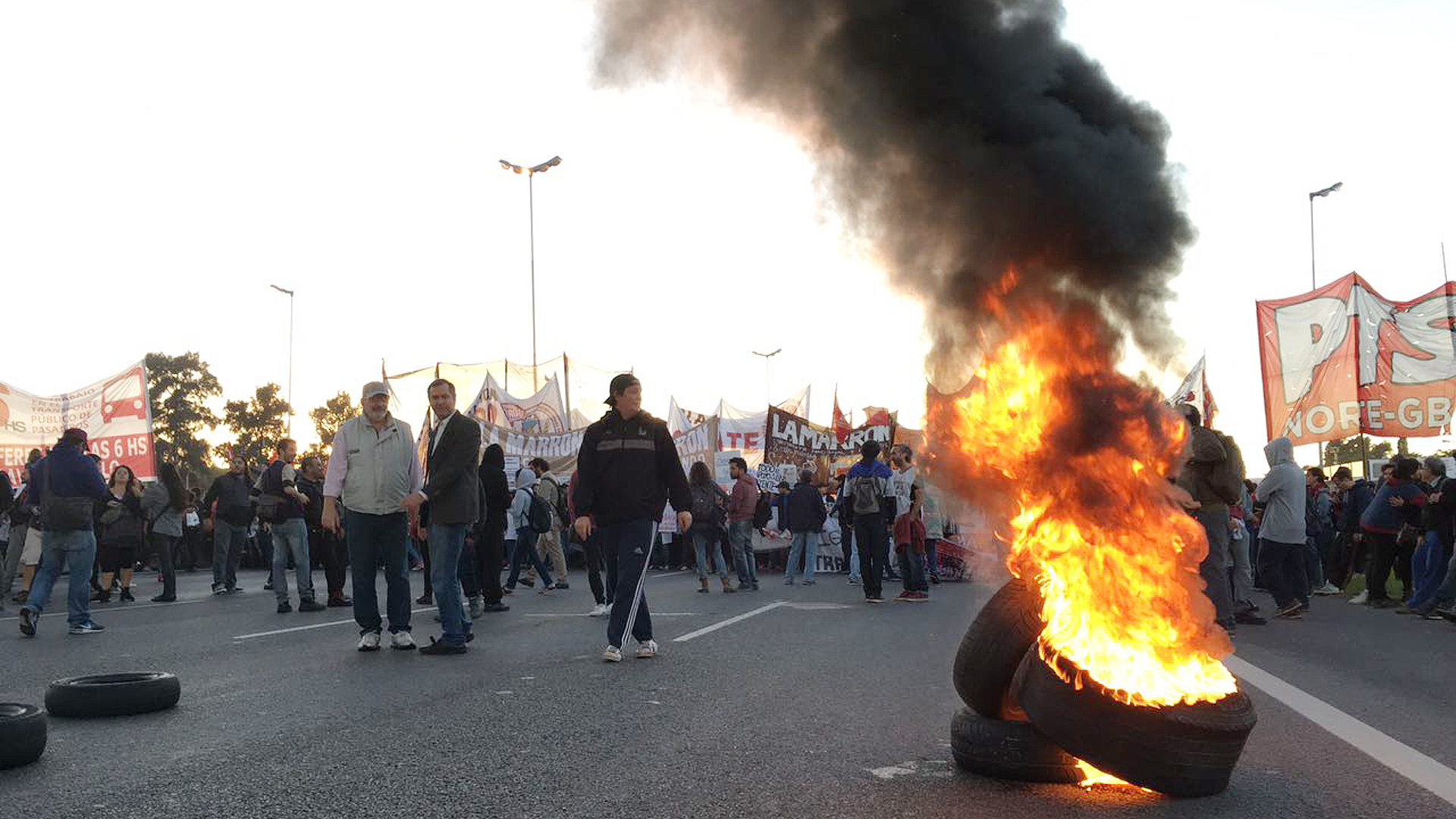 Partidos de izquierda cortaron la Panamericana, a la altura de ruta 197