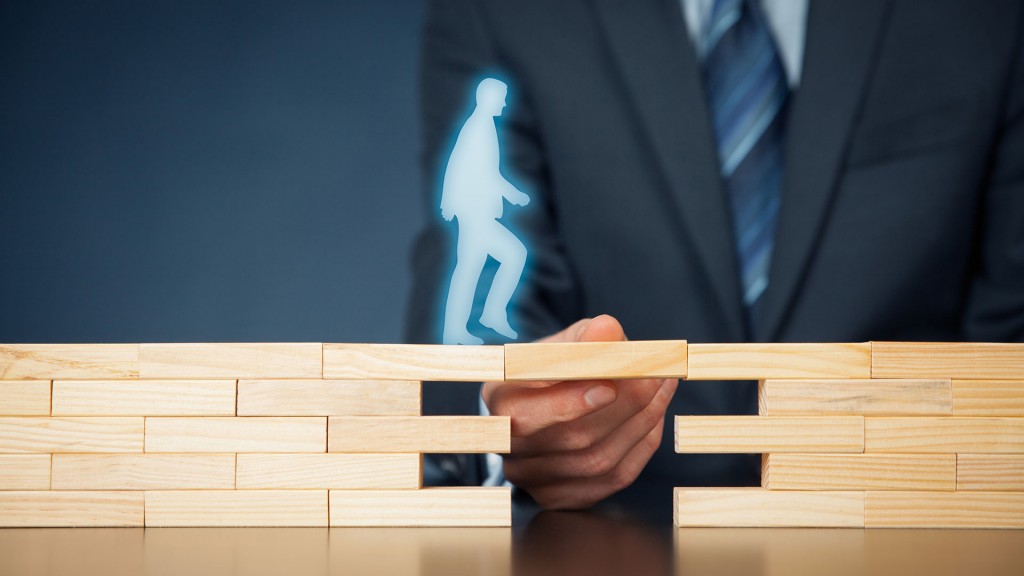 Las personas que están en procesos de transición, o momentos bisagra tanto en su vida personal como laboral se benefician muchísimo con el acompañamiento de un coach (iStock)