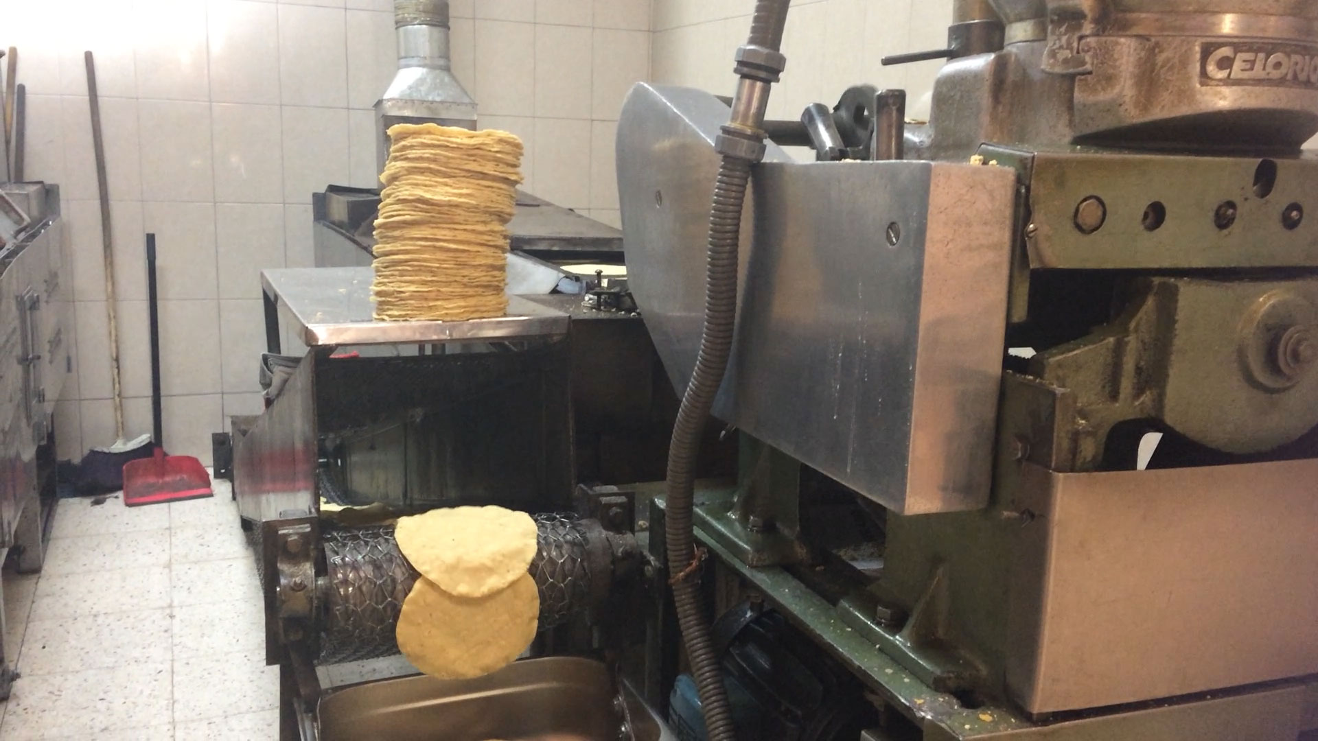 El consumo de tortilla ha disminuido en parte por la baja en su calidad (Foto: Archivo)