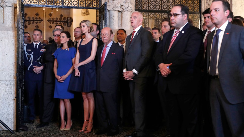 “No puede haber ninguna duda de que Siria utilizó armas químicas prohibidas e ignoró la exhortación del Consejo de Seguridad de las Naciones Unidas”, precisó Trump (AP)