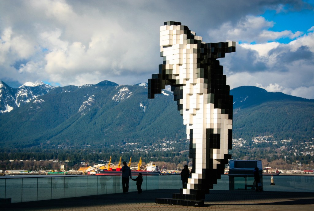 “Digital Orca”, por Douglas Coupland. Esta escultura que se inspira en los pixeles del mundo digital es tan hermosa como futurista