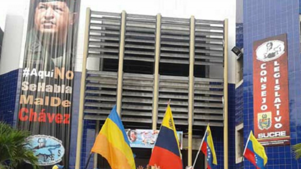 Los venezolanos reclamaron frente al Legislativo en Sucre (El Pitazo)