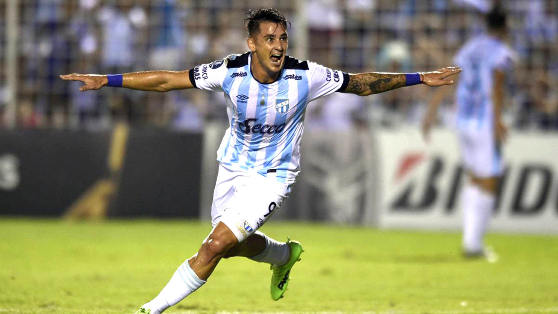 San Lorenzo volvió a tropezar y le dio más aire a Boca