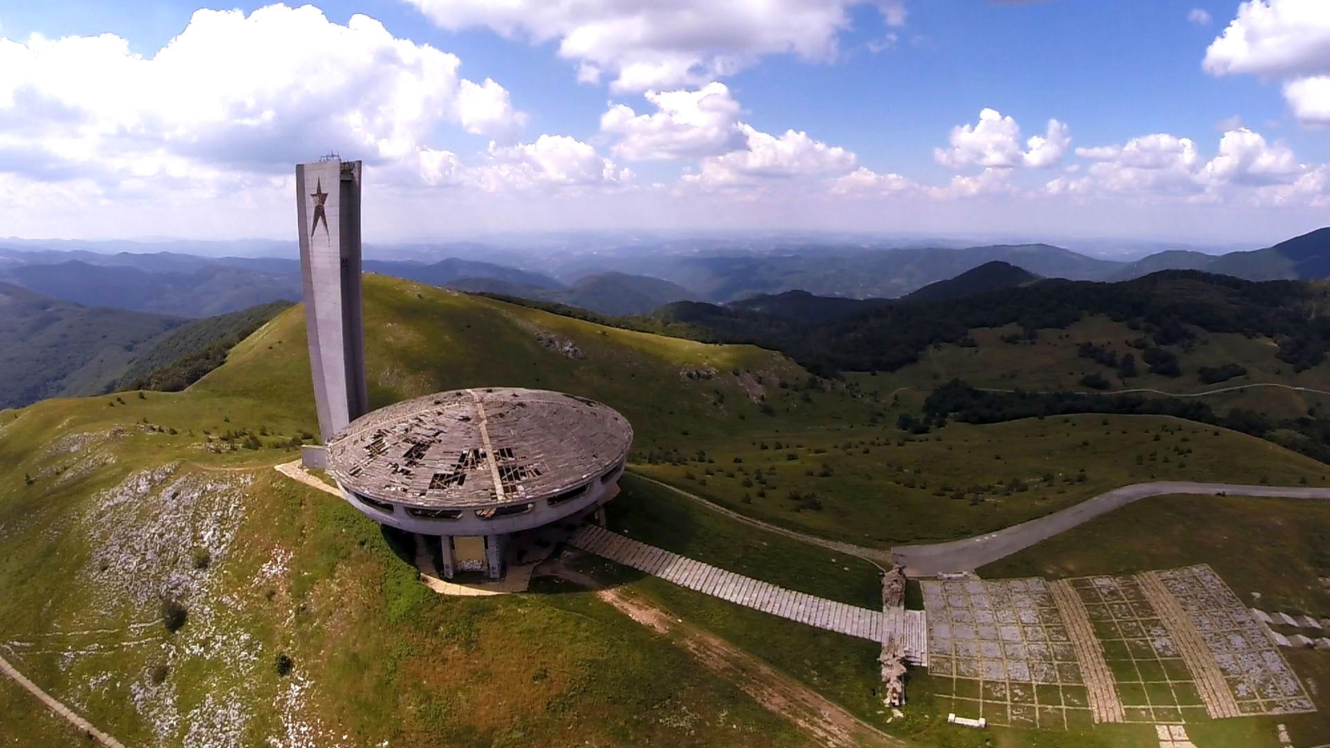 Una toma aérea del OVNI en verano.