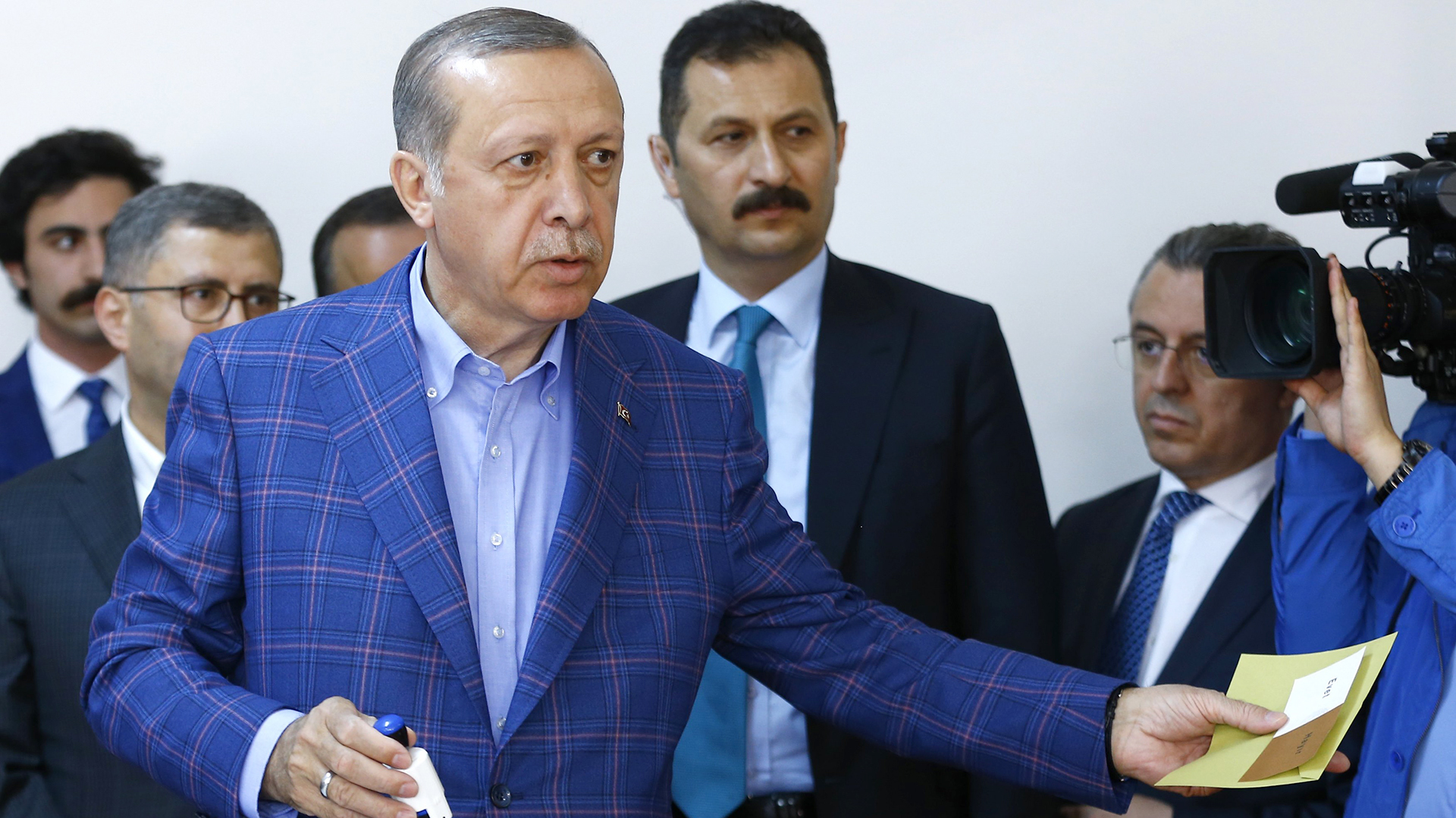 Turkish President Tayyip Erdogan holds his ballot papers at a polling station during a referendum in Istanbul, Turkey, April 16, 2017. REUTERS/Murad Sezer