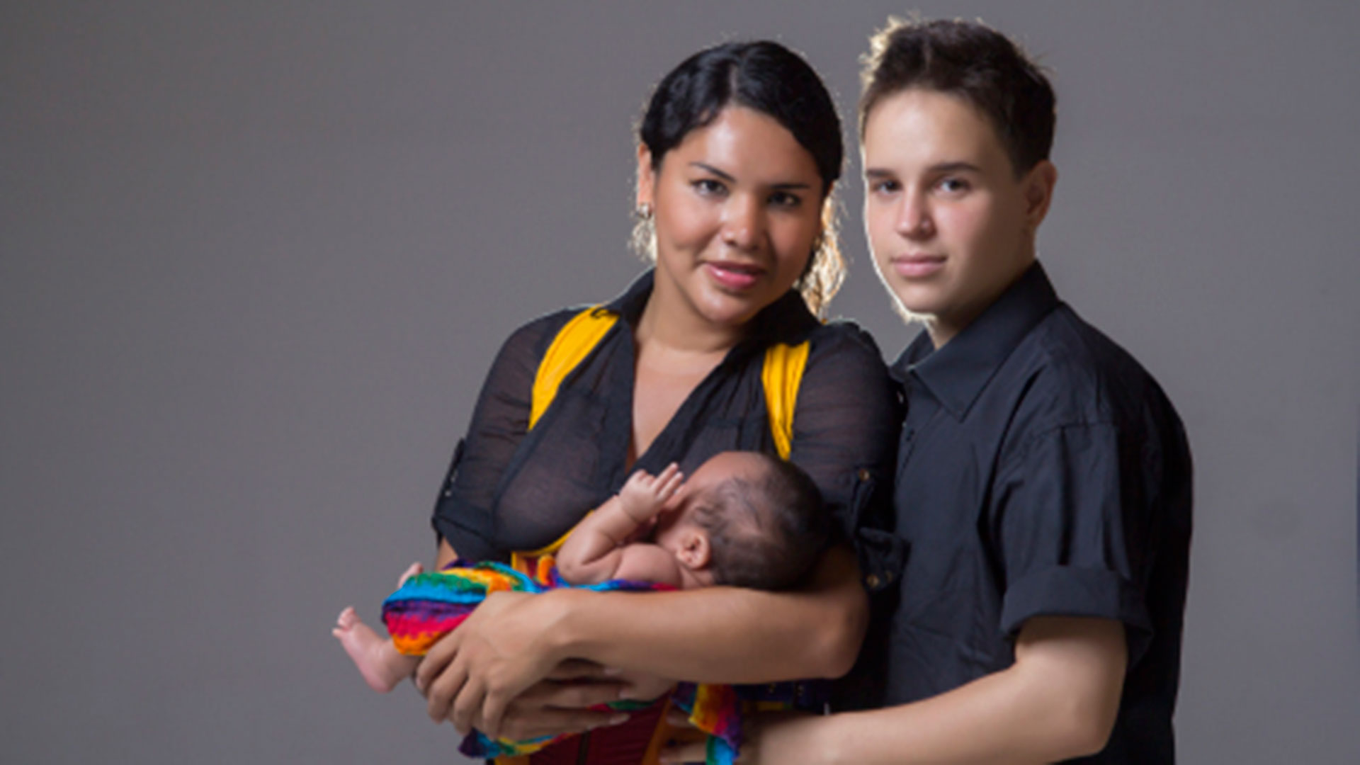 En familia. Diane junto a su novio Fernando, también trans, y el hijo que tuvieron juntos.