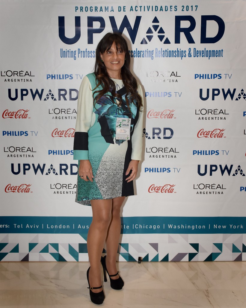 Viviana Zocco, directora de UPWARD Capítulo Argentino y CEO del Grupo Vi-Da. UPWARD es una organización cuyo fin es generar vínculos estratégicos entre mujeres de nivel senior, para acelerar su crecimiento profesional a lo largo del mundo, mediante la creación de una comunidad donde puedan construir relaciones estratégicas