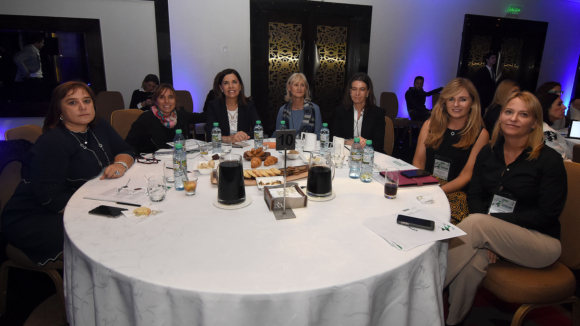 Silvina Gutiérrez (PWC Argentina), Daniela Blanco (directora de Tendencias de Infobae), Liliana Parodi y Marta Buchanan (América TV), Laura Elliff (Banco Provincia), Cecilia Luchia Puig (Mañana Profesional y Líderes TV) y Gloria Vailati (cofundadora FWTV)