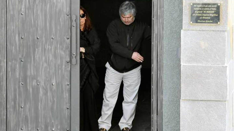 Cristina Kirchner y Lázaro Báez en el mausoleo de Néstor Kirchner