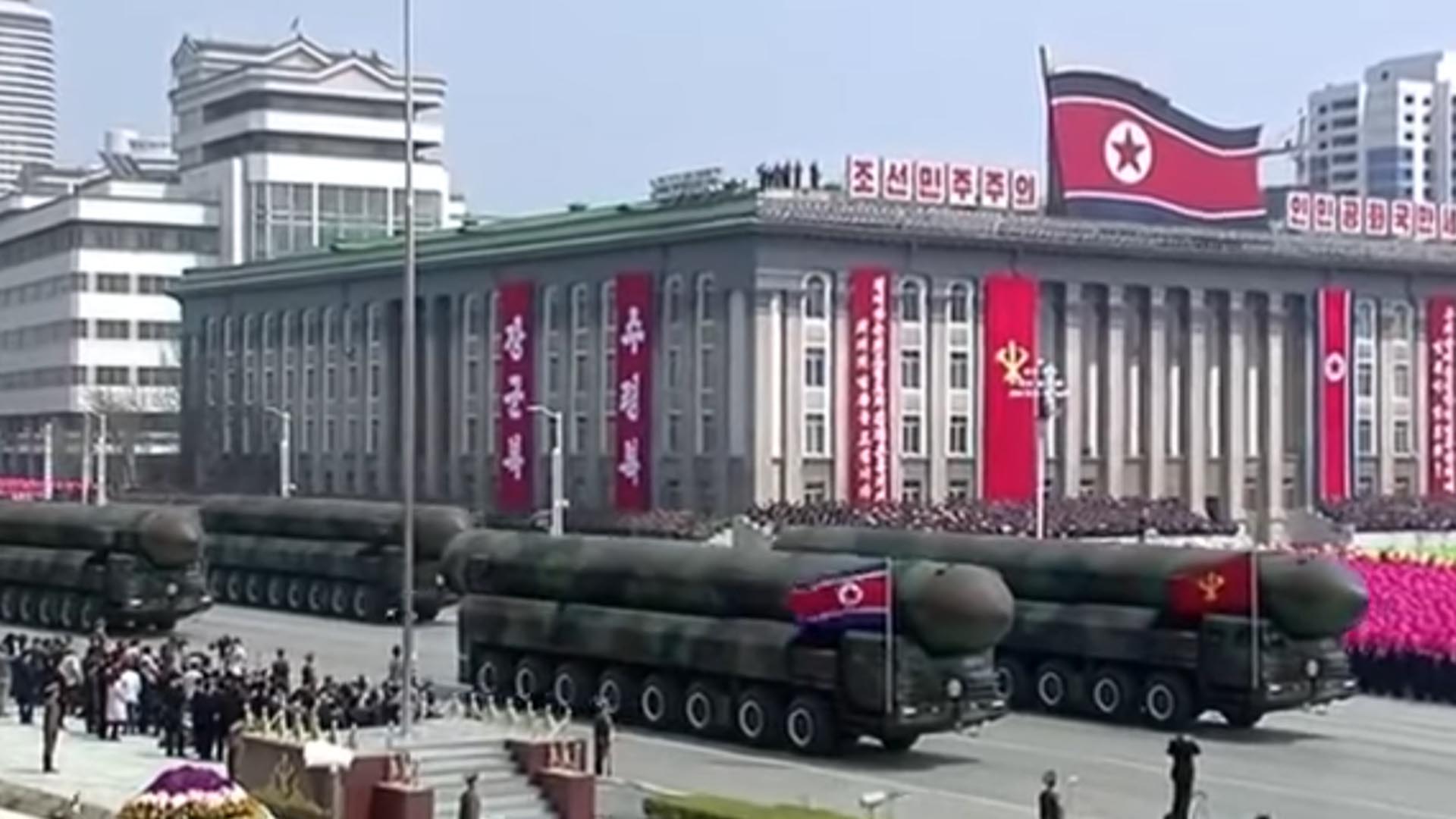 Corea del Norte sube la presión internacional al mostrar su poderío bélico durante un desfile el pasado sábado