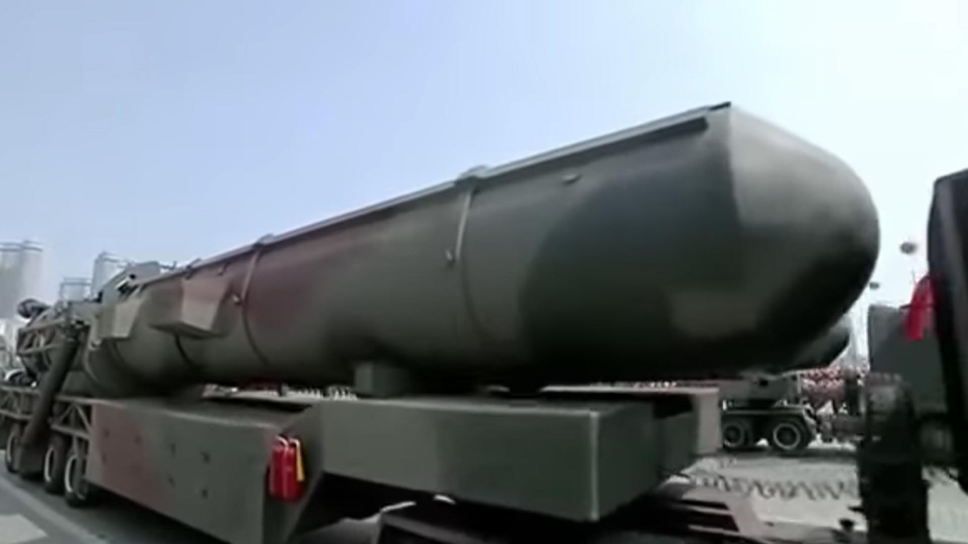 Contenedor de misil intercontinental similar al de fabricación china DF-31