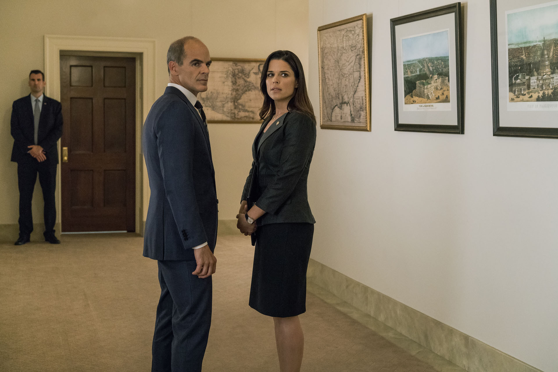 Doug Stamper con Leann Harvey (House of Cards)