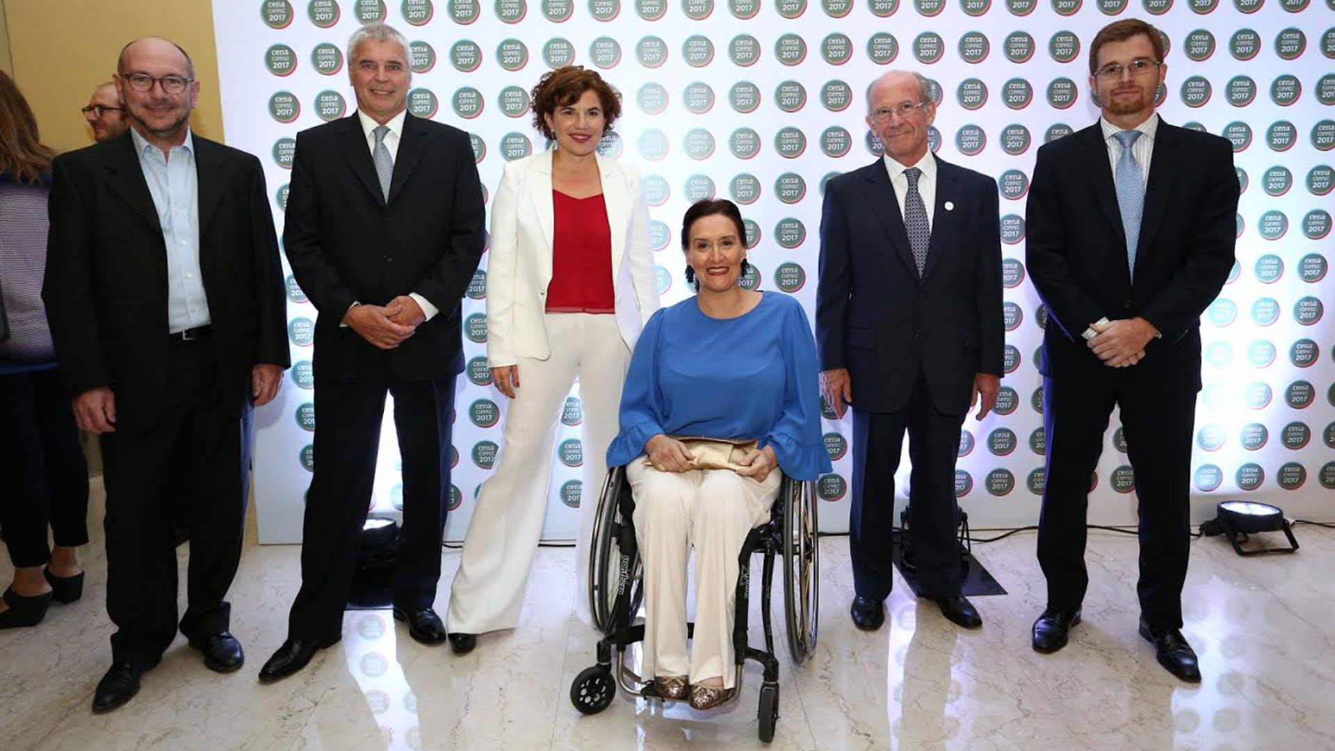 El Centro de Implementación de Políticas Públicas para la Equidad y el Crecimiento (CIPPEC) llamó a la conciliación entre los actores sociales, políticos, sindicales y empresarios, en el marco de su cena anual de recaudación de fondos, que reunió a más de 1.300 dirigentes del país, incluyendo a la vicepresidenta de la Nación, Gabriela Michetti, y a gran parte del gabinete nacional, gobernadores, intendentes, legisladores y empresarios