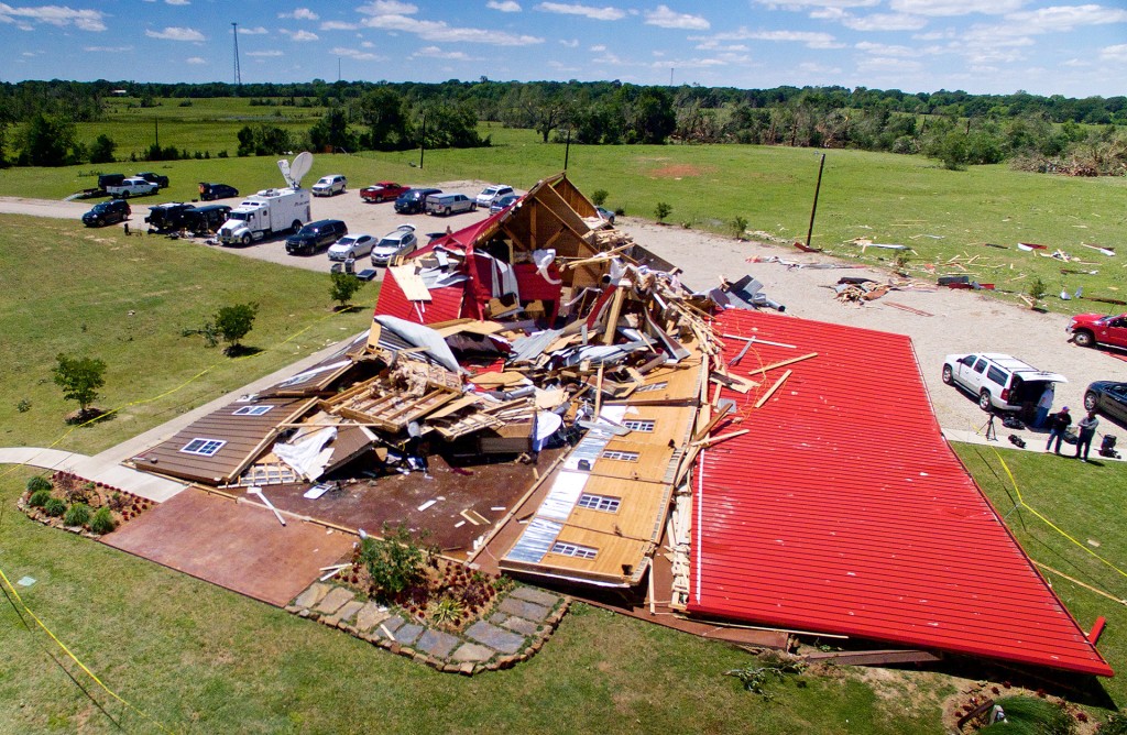 The Rustic Barn, un salón de eventos en Canton, Texas, quedó totalmente destruido por los fuertes vientos (Reuters)