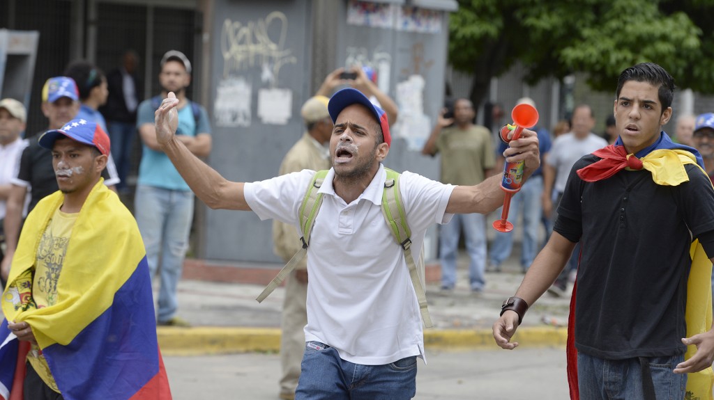 La oposición venezolana cumple este lunes un mes de protestas para exigir elecciones generales, incluyendo un adelanto de las presidenciales previstas en 2018, al culpar a Maduro de la grave crisis política y económica que soporta el país petrolero.