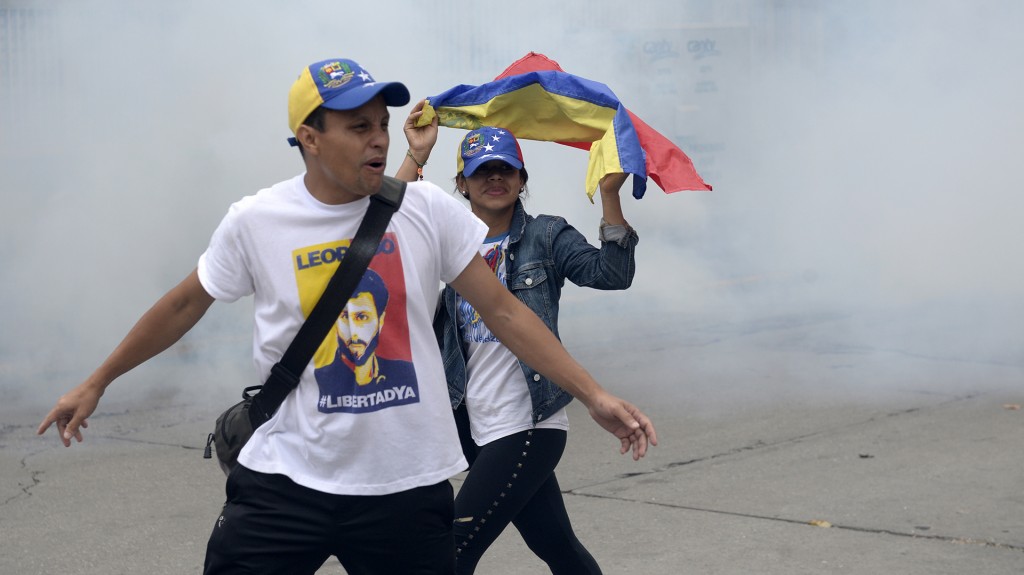 “¡Libertad! ¡Libertad!”, coreó la multitud tras la reacción de la Guardia Nacional, mientras en los edificios vecinos retumbaban cacerolas